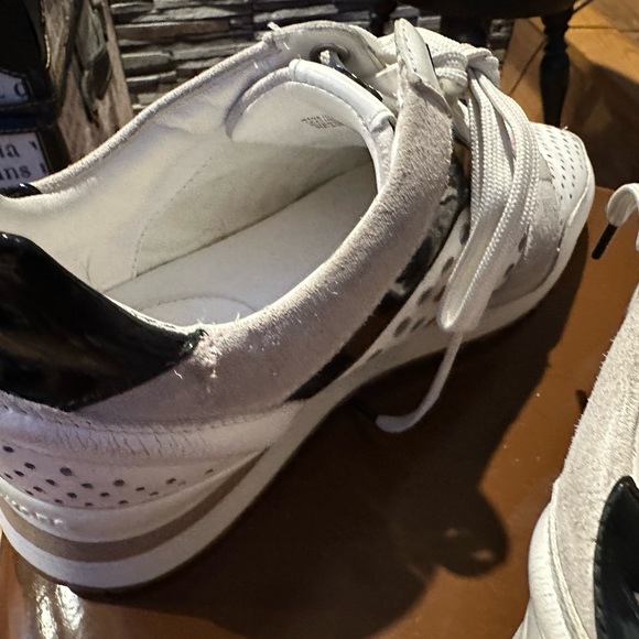 Michael Kors Sneakers - Picture 7 of 9